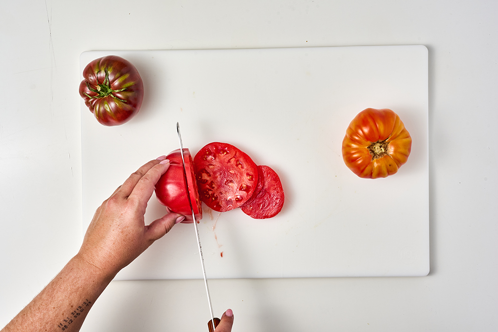 Slicing tomatoes