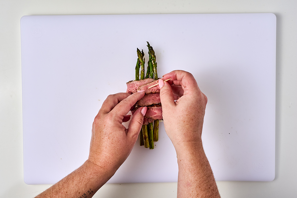 Rolling flank steak around asparagus